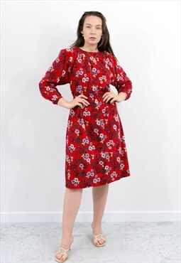 Vintage 70s long sleeved dress in red with floral pattern