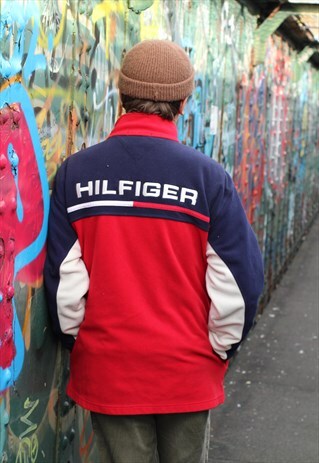 VINTAGE 90S TOMMY HILFIGER SPELLOUT LOGO RED FLEECE JACKET