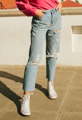 RIPPED BOYFRIEND JEANS - LIGHT DENIM BLUE