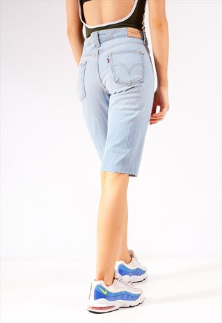 VINTAGE LEVI'S DISTRESSED 3/4 DENIM SHORTS LIGHT BLUE