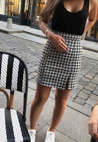 SKIRT WITH HOUNDSTOOTH PATTERN
