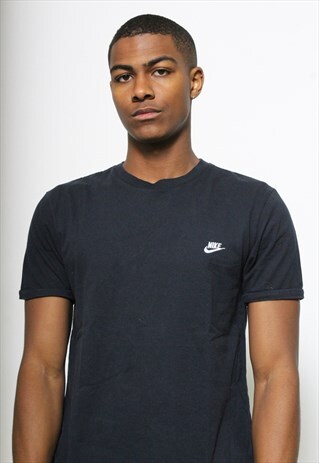 VINTAGE NIKE T-SHIRT