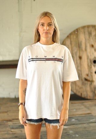 90'S WHITE SPELL OUT TSHIRT