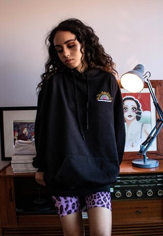 HOODIE IN BLACK WITH EMBROIDERED RECORD GRAPHIC