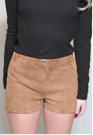 VINTAGE 1970'S CARAMEL BROWN SUEDE SHORTS