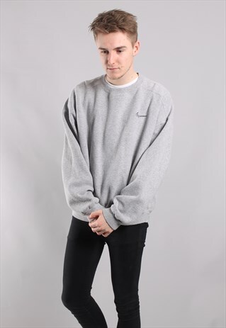 VINTAGE NIKE SWEATSHIRT