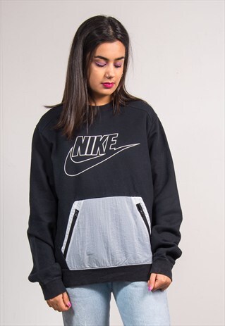 90'S VINTAGE BLACK NIKE POCKET SWEATSHIRT JUMPER