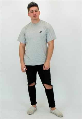 VINTAGE NIKE T-SHIRT