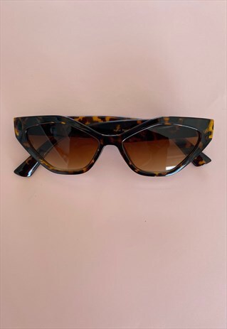 CHUNKY CAT EYE SUNGLASSES - TORTOISESHELL