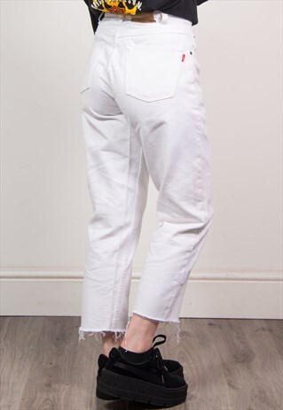 VINTAGE 90'S WHITE DENIM HIGH WAIST FRAYED HEM MOM JEANS