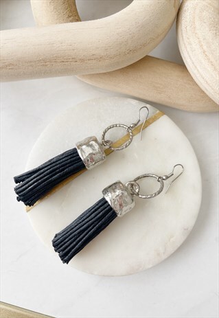 SILVER CORD HAMMERED FRINGE HOOK BLACK TASSEL DROP EARRINGS