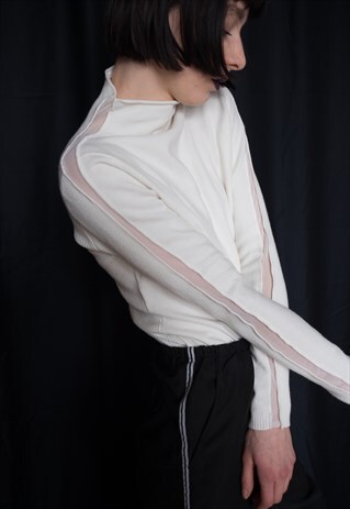 VINTAGE WHITE CREW NECK MODERN SWEATER