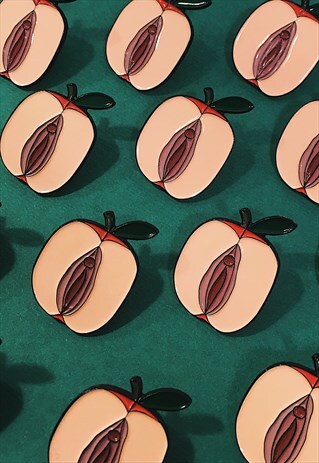 ENAMEL PIN APPLE