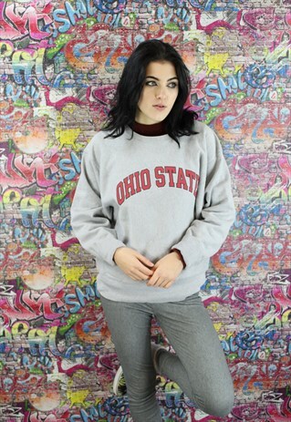 VINTAGE CHAMPION 90S SWEATSHIRT. BRANDED SPORTSWEAR.