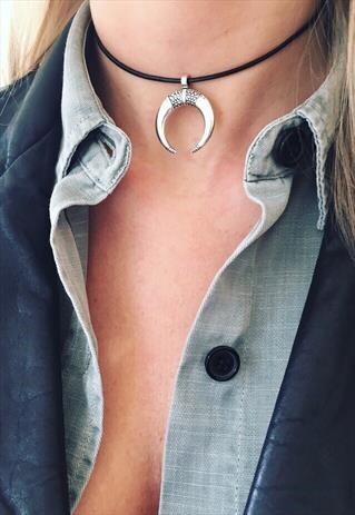 THE CRESCENT MOON CHOKER