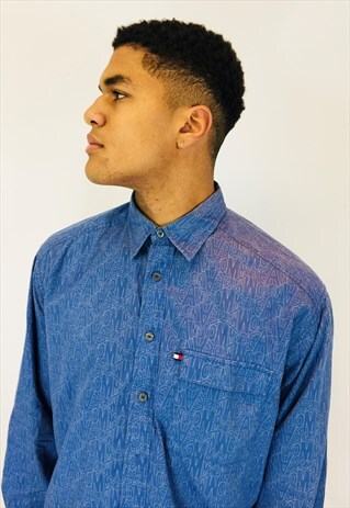 TOMMY HILFIGER 90S SPELL OUT SHIRT