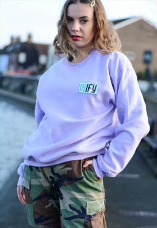 OVERSIZED PATCH SWEATSHIRT IN PURPLE
