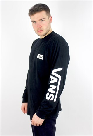 90'S RETRO BLACK & WHITE SPELL-OUT LONG-SLEEVED TOP