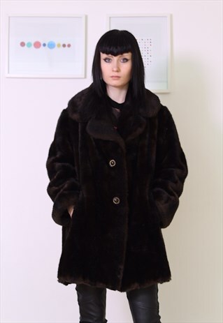 STUNNING SHORT 60S FAUX FUR IN DARK BROWN