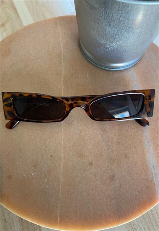 LEOPARD PRINT SUNGLASSES