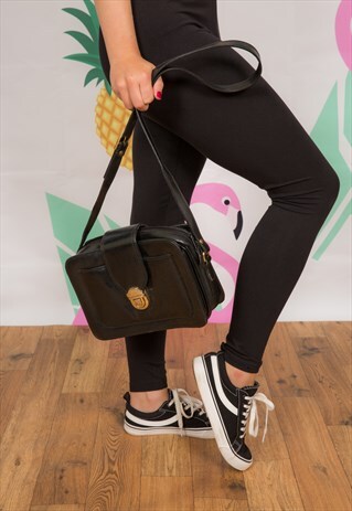 VINTAGE BLACK & GOLD BUCKLE SHOULDER BAG MESSENGER BAG