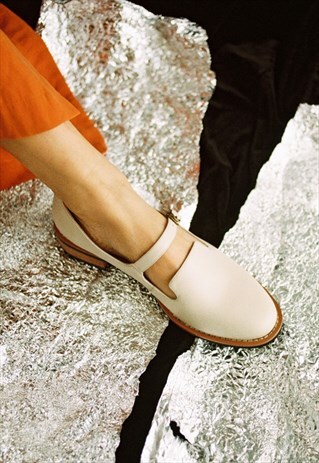 EAST GENUINE LEATHER MARY JANE SHOES IN BEIGE