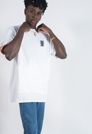 UNISEX T-SHIRT IN WHITE WITH WAVEY LOGO,