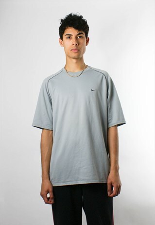 VINTAGE NIKE EMBROIDERED LOGO T-SHIRT SPORTS
