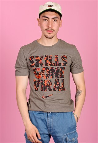 VINTAGE NIKE T SHIRT