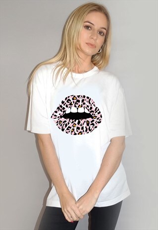 WHITE TSHIRT WITH CHOOSE KINDNESS PINK LEOPARD LIPS
