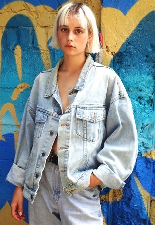 DISTRESSED OVERSIZED LIGHT WASH DENIM 90'S JACKET