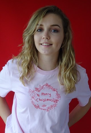 UNISEX ORGANIC T-SHIRT IN PINK WITH XMAS BUG WREATH