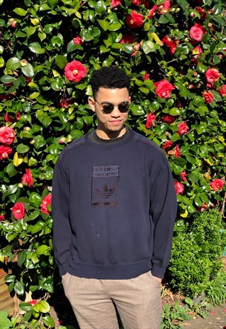 NAVY ADIDAS SPELLOUT SWEATSHIRT