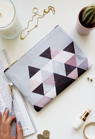 GRAPHIC GEOMETRIC POUCH / MAKE UP / ACCESSORY / CLUTCH BAG