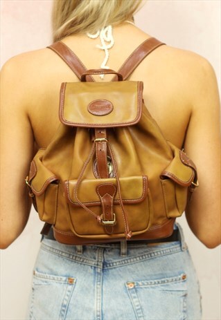 1990S VINTAGE TAN FAUX VEGAN LEATHER BACKPACK