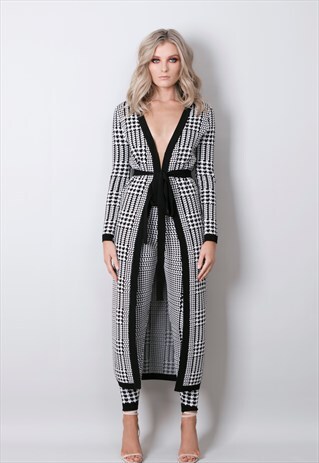 KNITTED TROUSERS IN BLACK AND WHITE