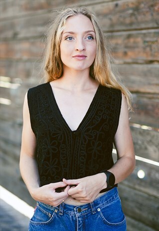 VINTAGE 90S BOHEMIAN EMBROIDERED VELVET VEST
