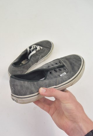 VINTAGE 90S GREY CAMO VANS SUEDE CLASSIC SHOE