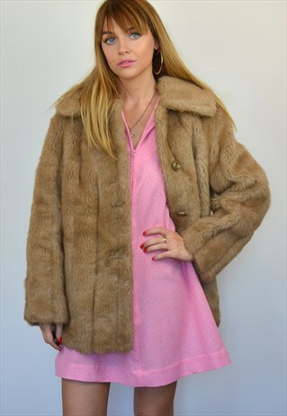 VINTAGE 1960S LIGHT BROWN BLONDE FAUX FUR COAT
