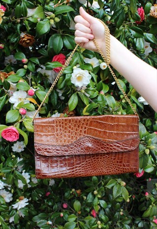 VINTAGE 70S LEATHER ENVELOPE CLUTCH BAG ACROSS BODY CHAIN