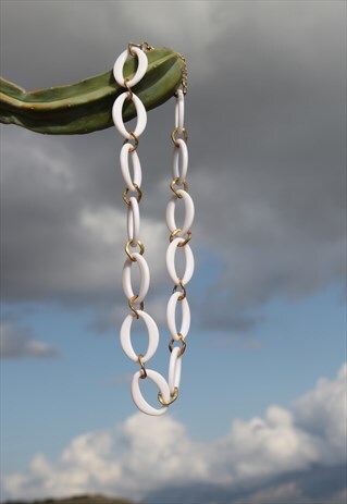 DEADSTOCK WHITE/GOLD ACRYLIC/METALLIC CHAIN NECKLACE.