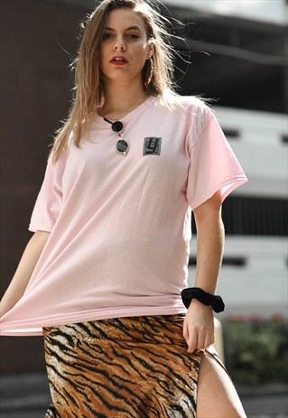 OVERSIZED T-SHIRT IN PINK WITH WAVEY PRINT.