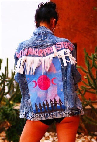 OVERSIZED VINTAGE DENIM JACKET IN BLUE WITH MOON PATCH