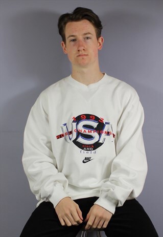 VINTAGE NIKE TRACK AND FIELD SWEATSHIRT IN WHITE WITH EMBROI