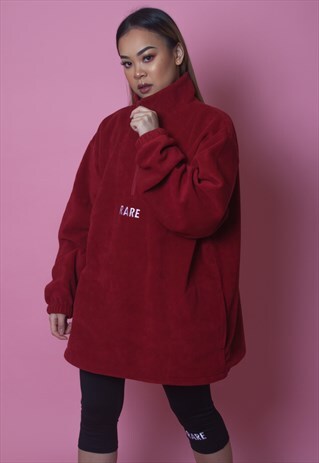 OVERSIZED FLEECE IN RED WITH WHITE EMBROIDERY