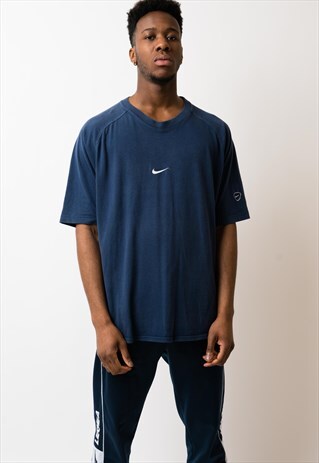 VINTAGE NIKE T-SHIRT