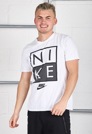 Vintage Nike T-Shirt in White Casual Short Sleeve Tee Medium