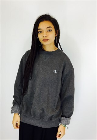 CHAMPION EMBROIDERED SWEATSHIRT