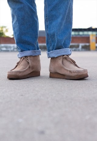 VINTAGE 90'S CLARKS X WALLABEE SHOES IN CREAM / BEIGE