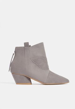 GREY ANKLE BOOTS WITH WINGS
